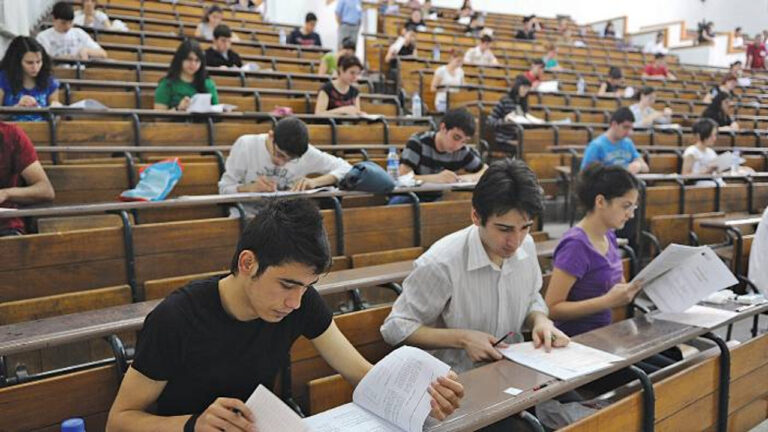 yks-yerlestirme-sonuclari-aciklandi-devlet-universitelerinde-toplam-kontenjanlarin-yuzde-99u-doldu-whgJt7gH.jpg